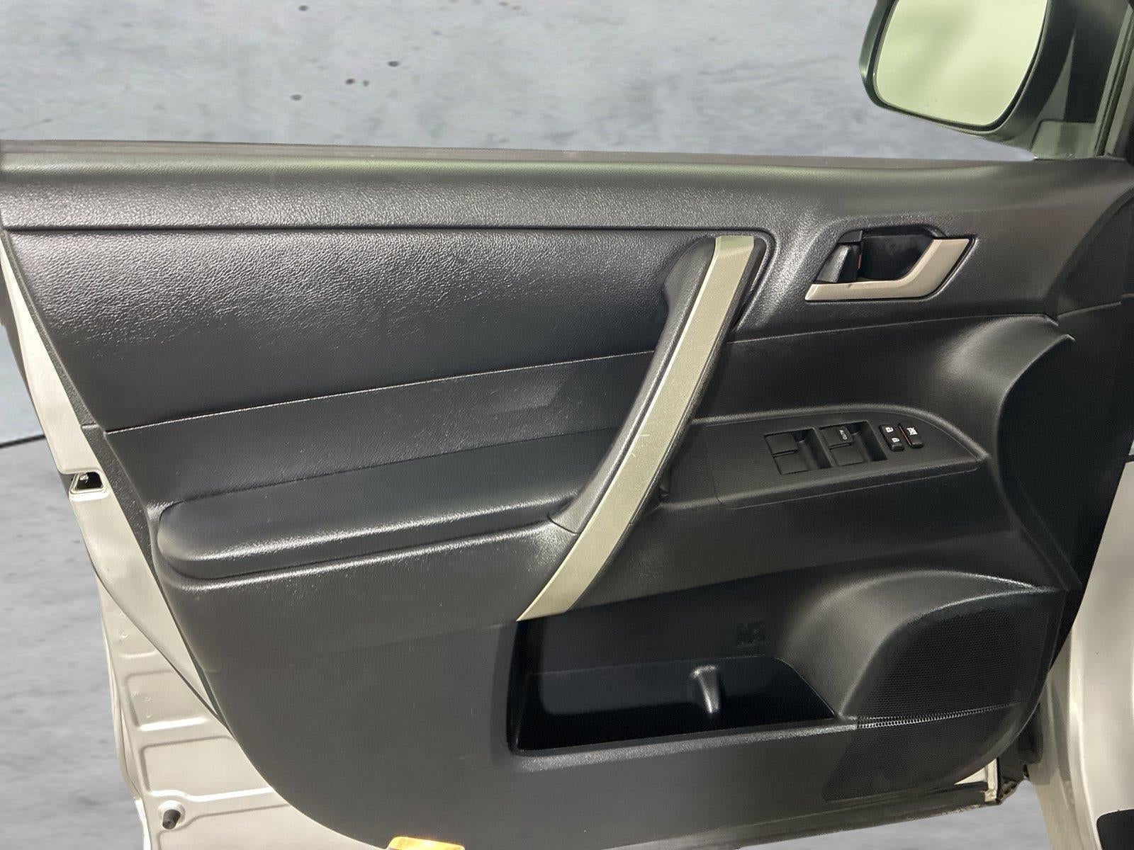 2012 Toyota Highlander SE