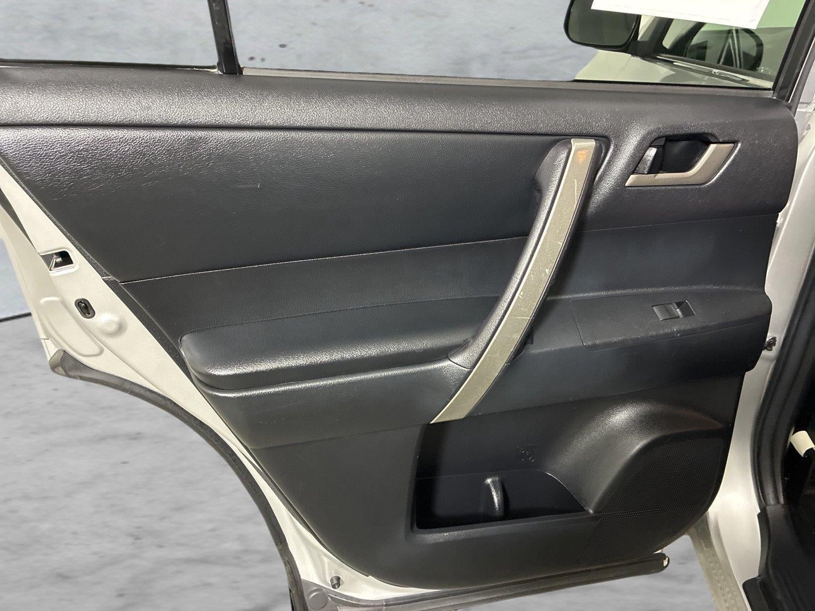 2012 Toyota Highlander SE