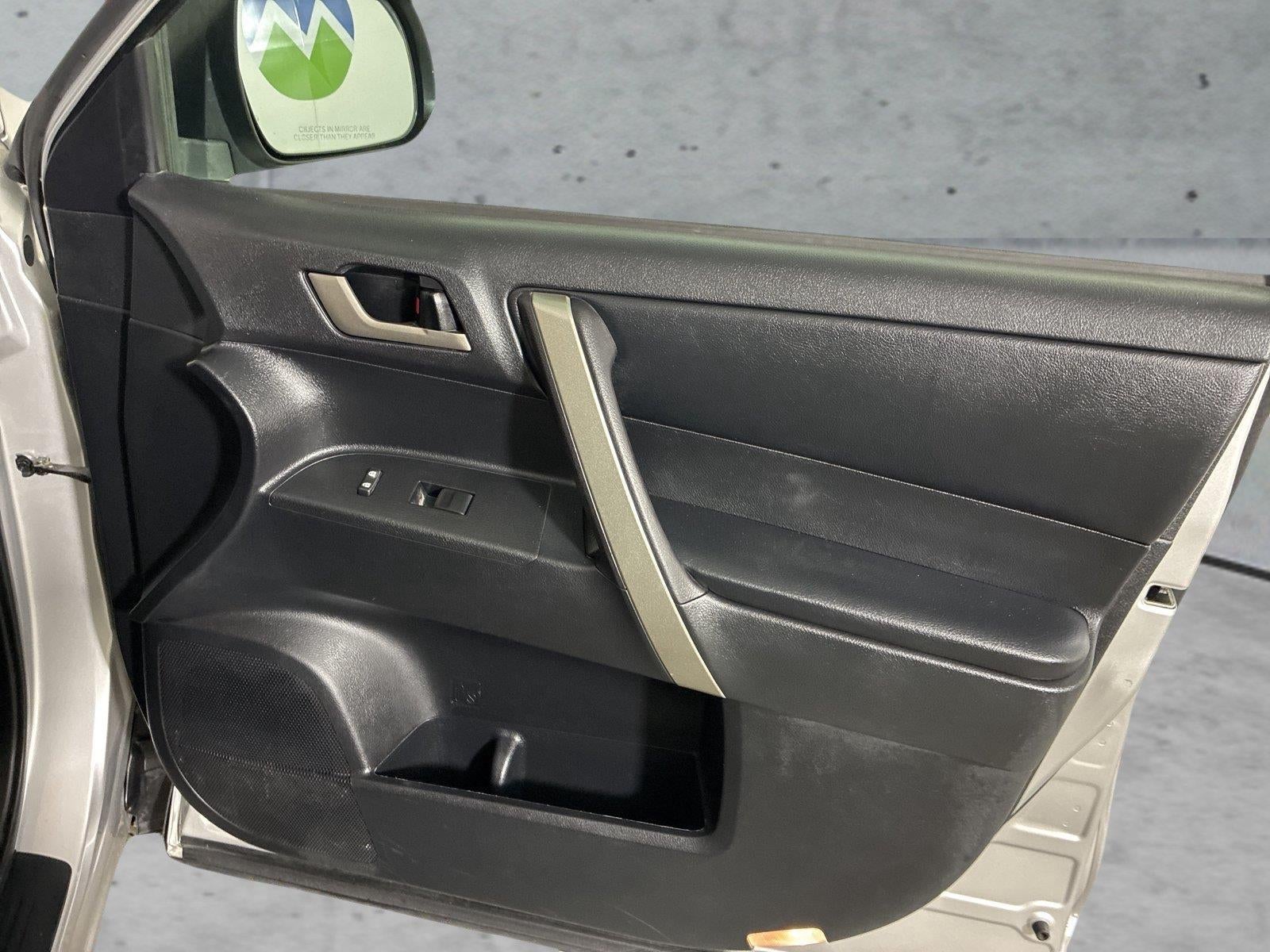 2012 Toyota Highlander SE